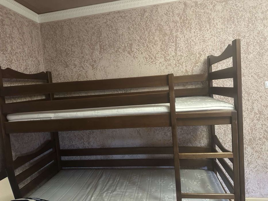 Продається двохповерхове ліжко