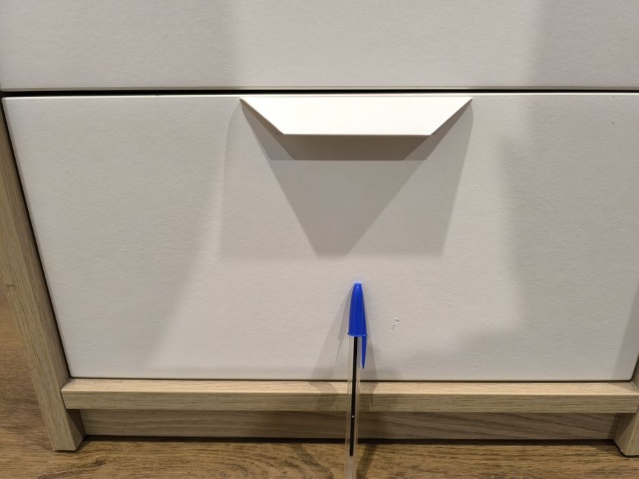 Cómodas e mesas de cabeceira IKEA Askvoll