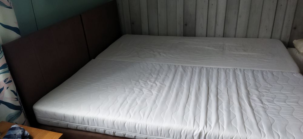 Łóżko tapicerowane 90x200 z zagłówkiem 2 sztuki,solidne, bez materaca.