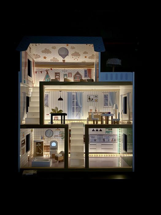 Drewniany domek dla lalek w stylu BOHO z oświetleniem i meblami