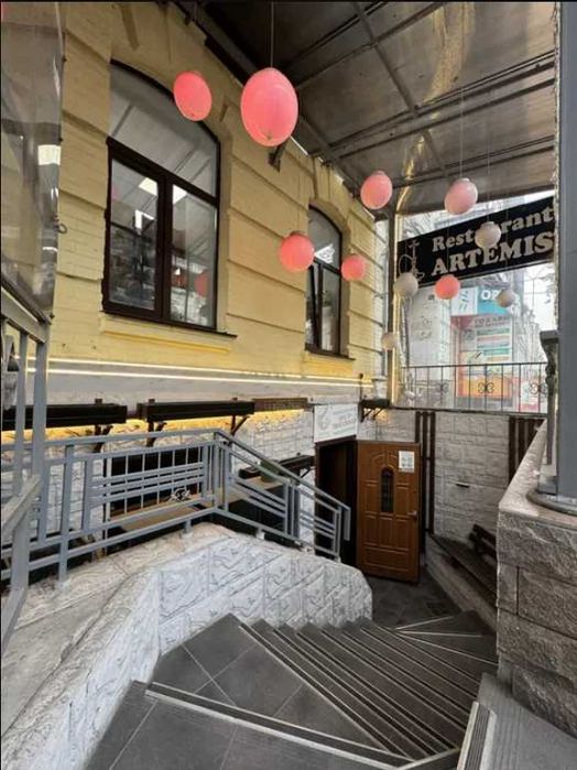 Фасадне приміщення 320 кв.м, літня Тераса, Центр, Саксаганского 129