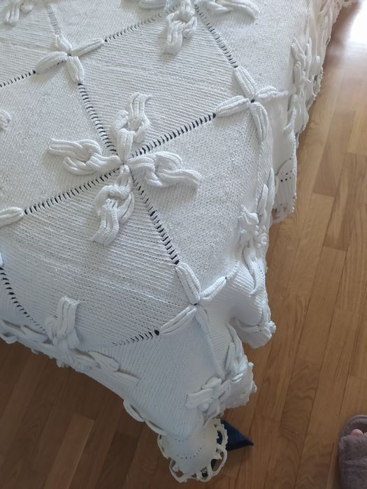 Colcha de crochet feita á mão  largura 2,24 X comprimento 2,50 Única