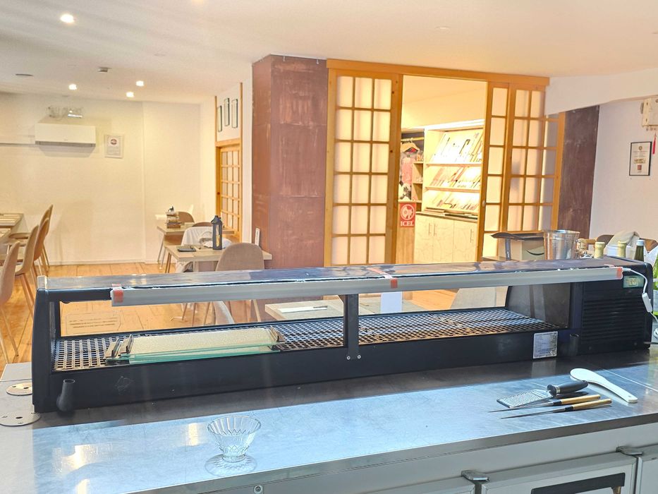 Vitrine de sushi Hoshizaki usada