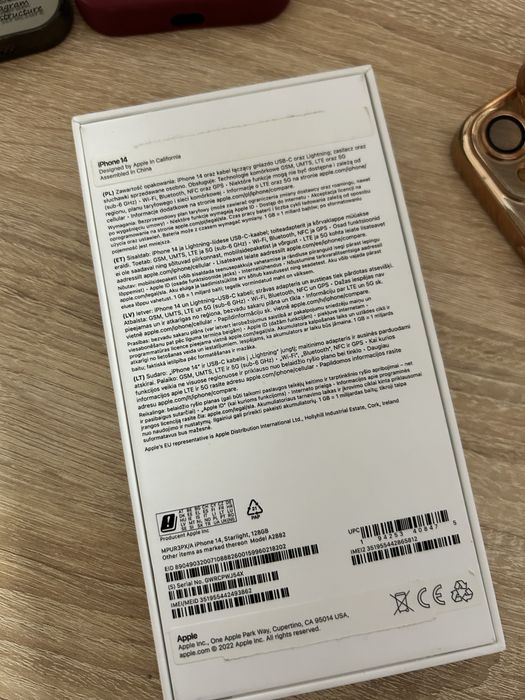 iPhone 14 128 GB – stan idealny wizualnie + pudełko, kabel i 4 etui!