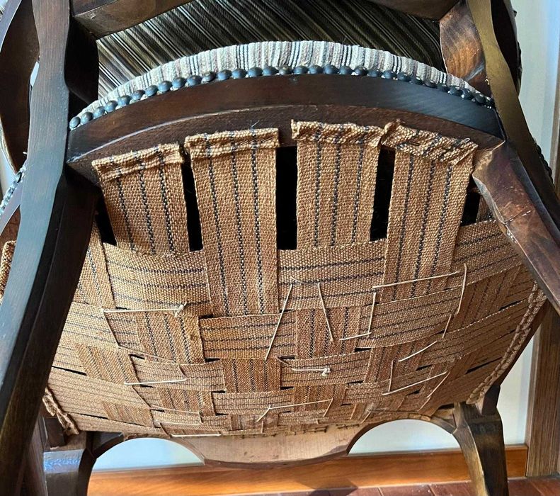 Antyk. Piękny rzeźbiony fotel ludwikowski. Starannie odrestaurowany.