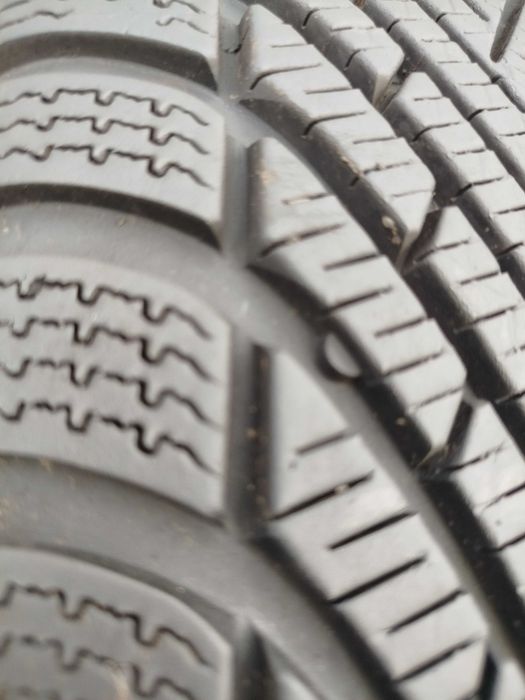 A995# Opony Uzywane Zimowe 215/65/17" Pirelli
