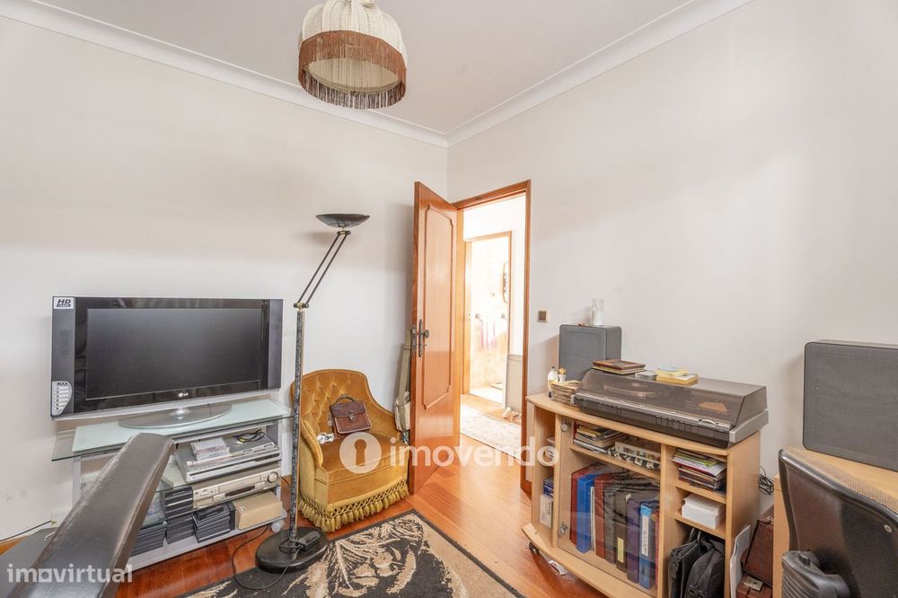 Moradia T4 com garagem, em Vila Nova da Telha, na Maia