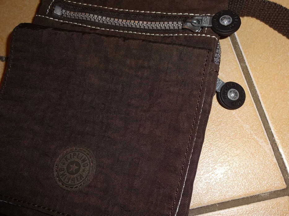 KIPLING oryginalna pojemna brązowa listonoszka torebka z małpką