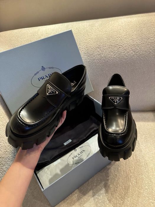 Лофери Prada нові, ~ 37/38 розмір