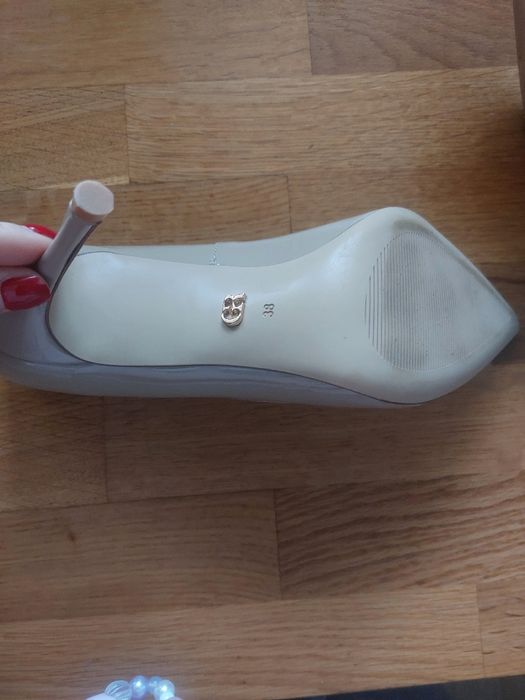 Szpilki Gino Rossi rozm. 38 beżowe