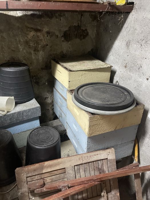 Material Completo de Apicultura – Centrífuga, Bancada, Colmeias, Fatos e Acessórios