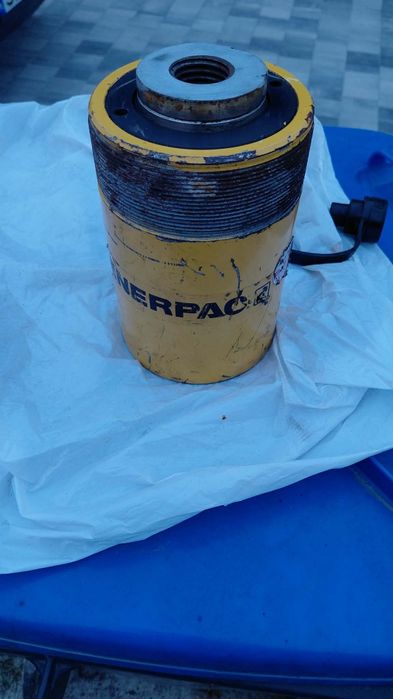 Siłownik hydrauliczny Enerpac RCH 302 nowy 30 ton 700 bar