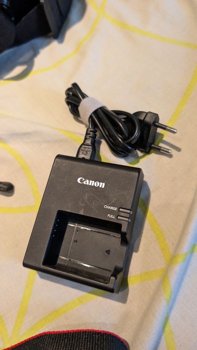 Фотоапарат Canon eos 2000d