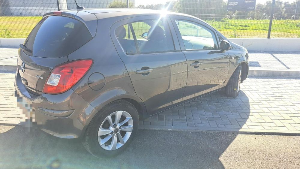 Opel Corsa 1.3 CDTI de 95 CV  2014 /08 em  excelente estado