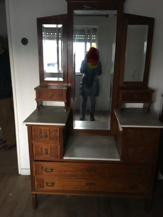 Movel antigo com espelhos