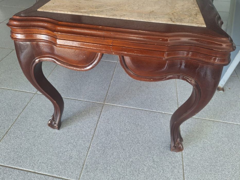 Mesa de centro com pedra mármore