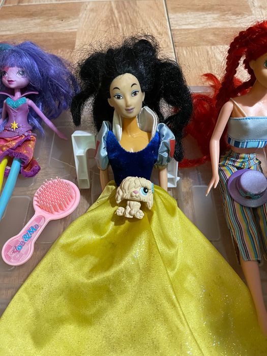 Barbies Disney em bom estado