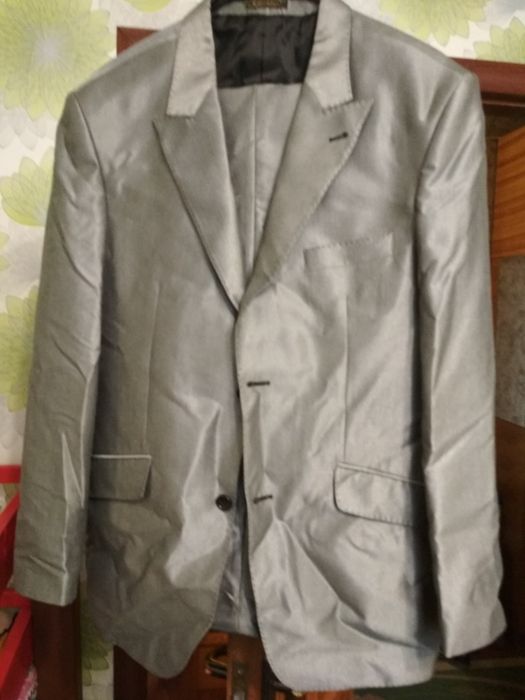 Костюм, пиджак, брюки + 5 галстуков в подарок