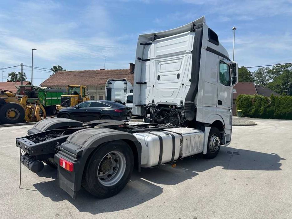 Mercedes-Benz Actros бампер разборка мерседес актрос шрот запчасти