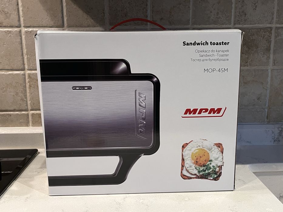 Srebrny toster opiekacz