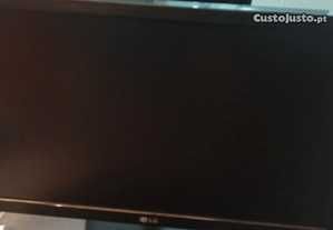 Monitor " LG", 50 cm, 15 polegadas e teclado, impecável.64409385383939120