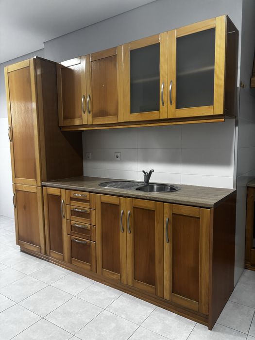 Alugo ao quarto , 4 quartos