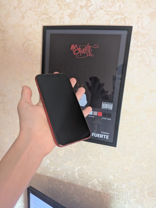 iPhone xr (128gb)