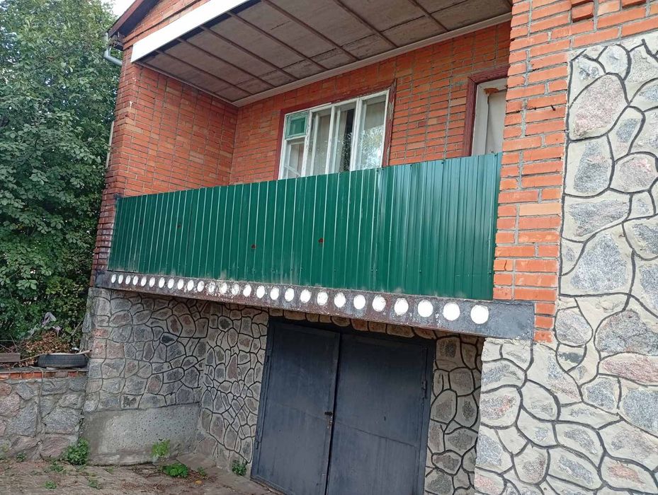 Продам Дім  місто. Білики  Полтавська обл.з гаражем під СТО.