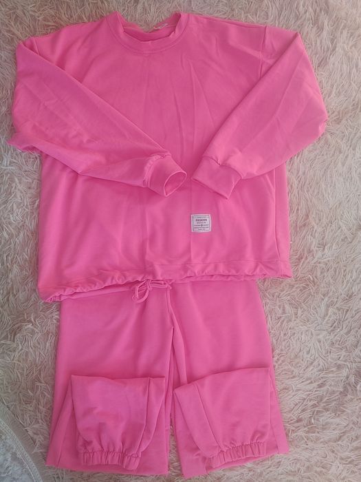 Новий рожевий костюм 48р