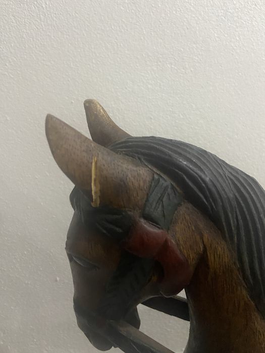 Cavalo de madeira decorativo