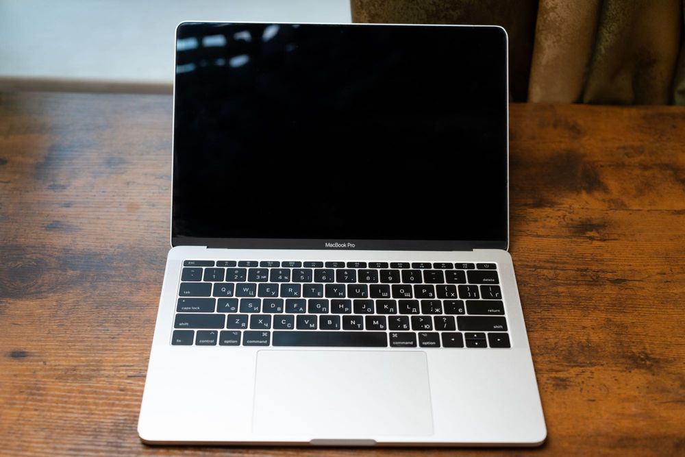 Apple MacBook Pro 13" Retina 2017 i5 8GB 256gb 401 циклів!