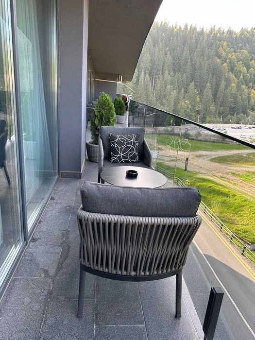 2-к. апартаменти 39,2 м2 з дизайнерським ремонтом  в с. Поляниця