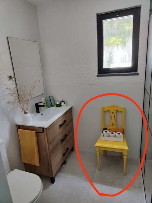 Cadeira rustica amarela