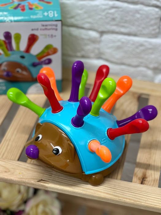 Дитяча розвиваюча гра "Логічний їжачок" (12 голочок, цифри)