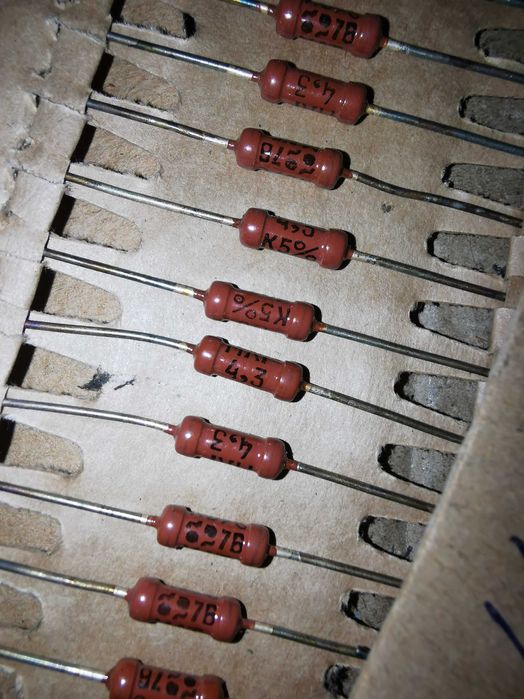 Постоянные резисторы (сопротивления) МЛТ новые. Набори постійних резисторів різних номіналів.