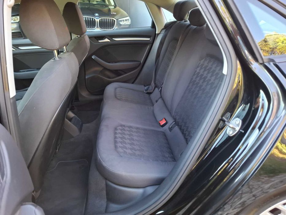 Audi A3 Limousine 1.6 TDI (110CV) Ultra Apenas 140 Mil Kms Nacional de 2015