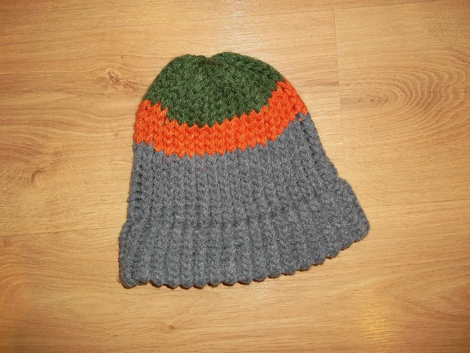 Жіноча шапка вязана.