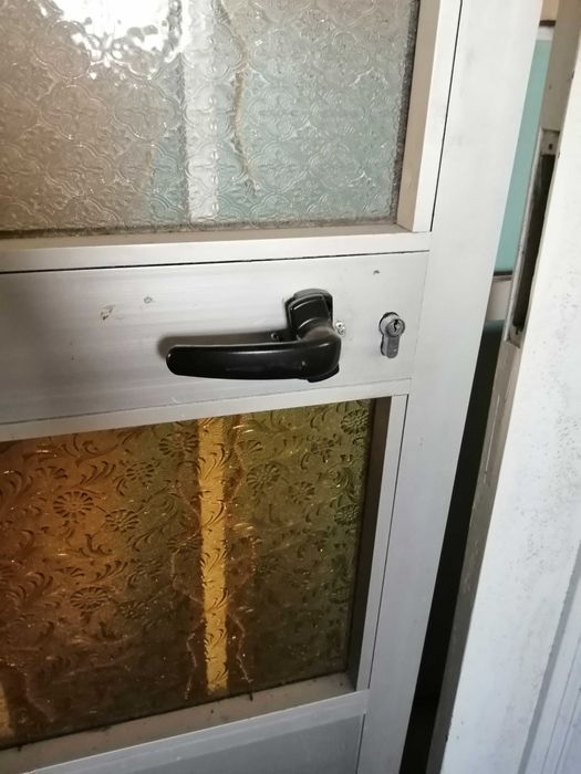 Porta de Alumínio com Aro