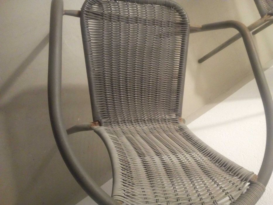 2Cadeiras (tubo metálico + rattan cinzento) para recuperação/bricolage