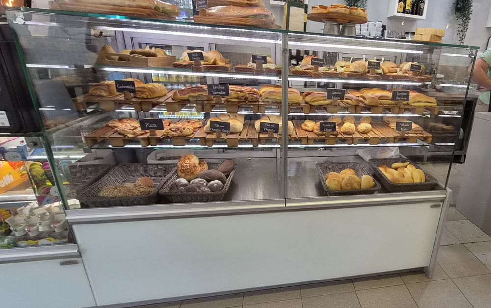 Vitrine neutra pastelaria