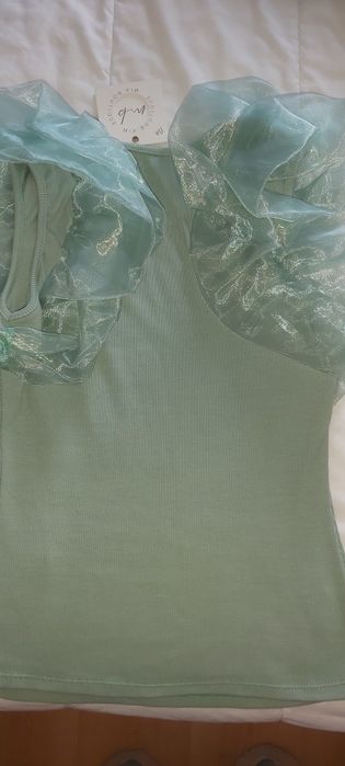 T-shirt/ cavas verde seco com tule