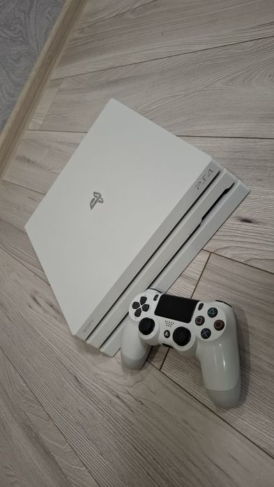 Soni PS4PRO-в ідеальному стані!