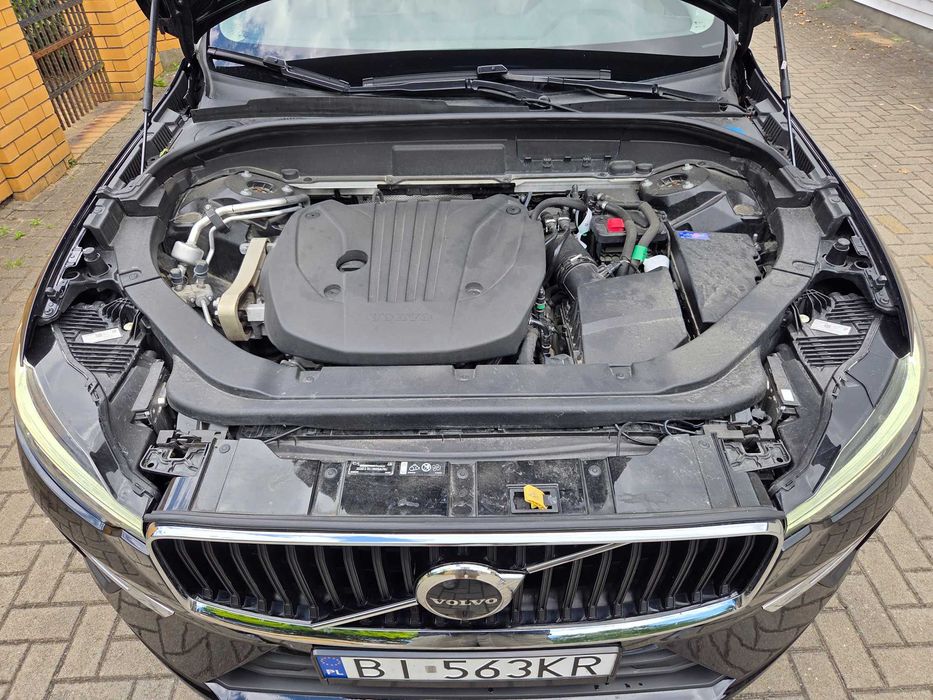 VOLVO XC60 B5 250KM Mild-Hybrid Bright Theme