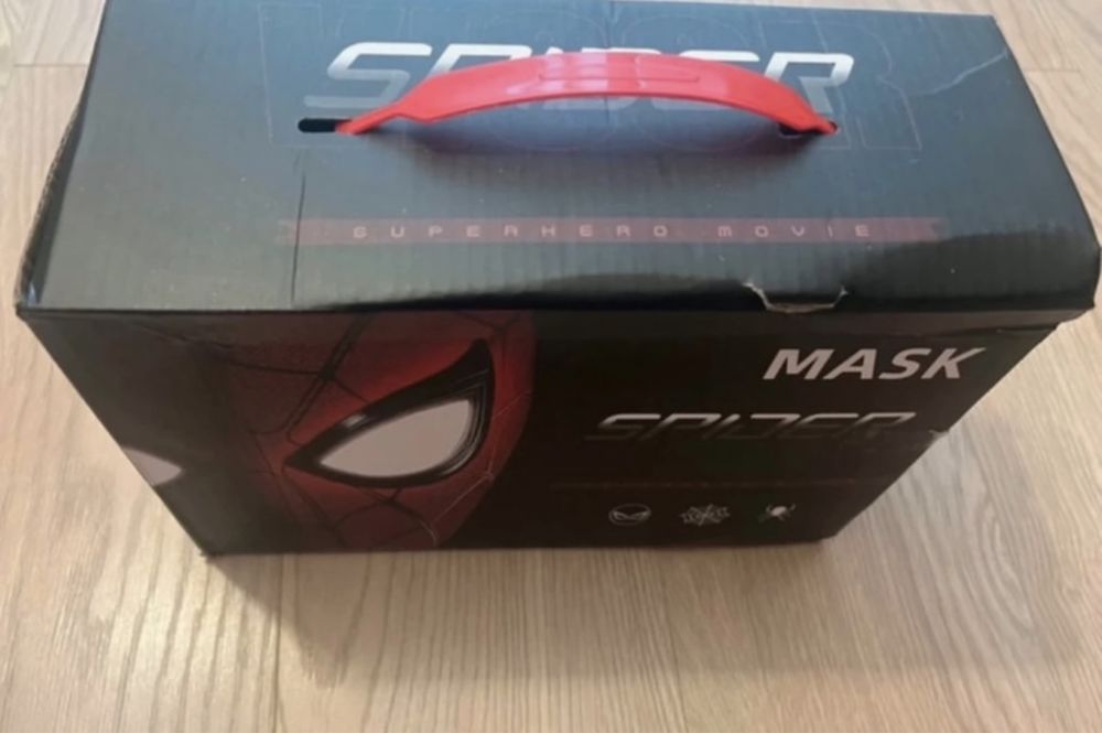 Nowa maska Spiderman, ruchome oczy
