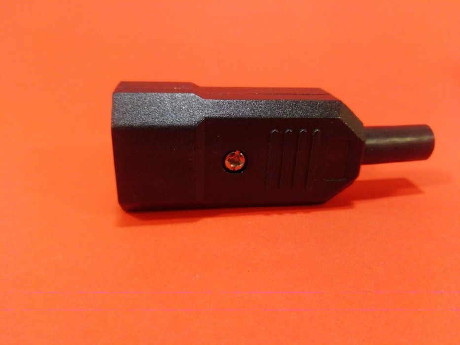 Штыревой разъём C14 на 10А для кабеля питания