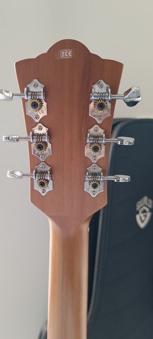 Guitarra Acústica Guild OM240E