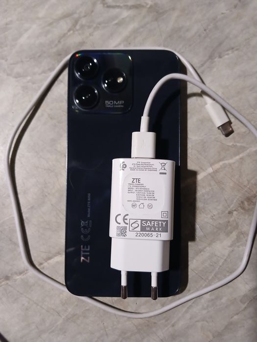 Смартфон ZTE  8050