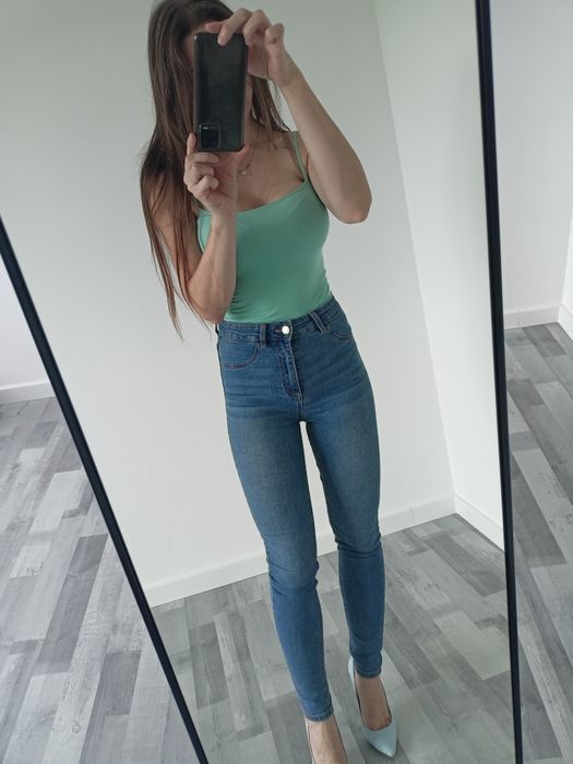 Bluzka na ramiączkach top damski