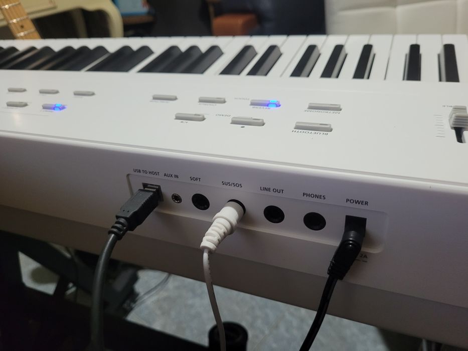 Piano digital Kurzweil Kae1, 88 teclas.