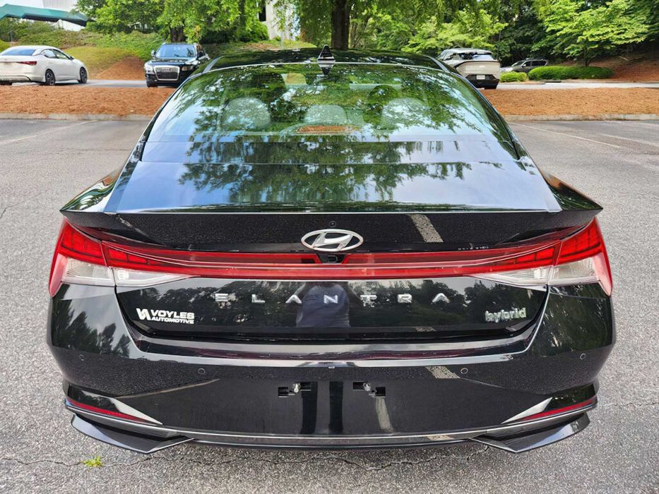 Hyundai Elantra Limited      2023